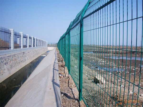 牡丹江护栏网多少钱一平米